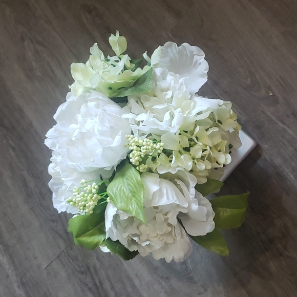 Bouquet in Beautiful Ceramic White Vase - Picture 3 of 6